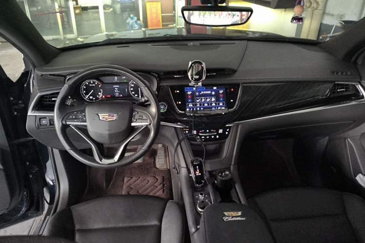 Used Cadillac XT6 2022 2.0T 7-Seater Four-Wheel Drive Luxury Version Center Console