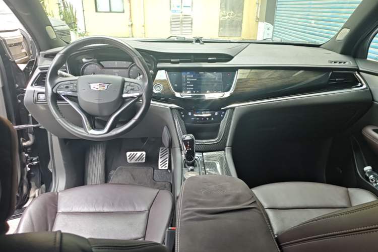 Used Cadillac XT6 2022 2.0T 7-Seater Four-Wheel Drive Luxury Version Center Console