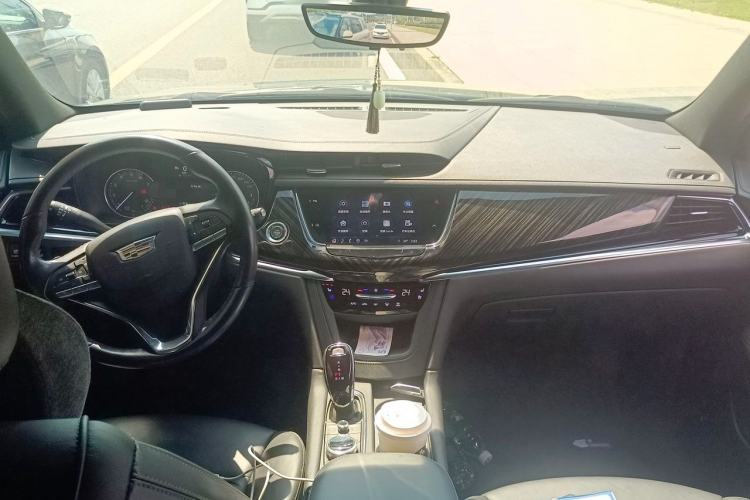 Used Cadillac XT6 2022 2.0T 7-Seater Four-Wheel Drive Luxury Version Center Console