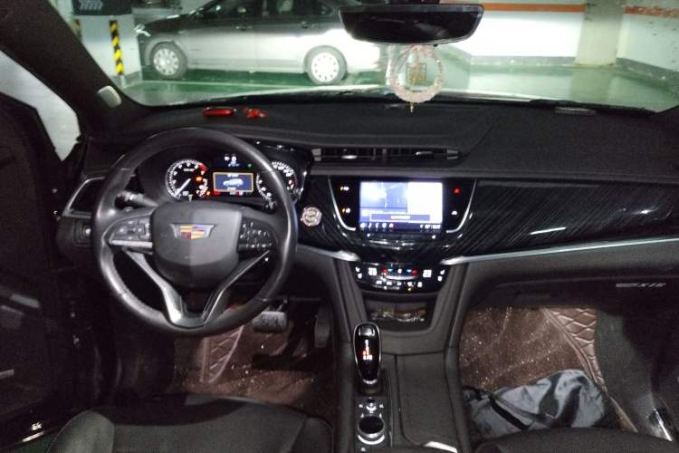 Used Cadillac XT6 2022 2.0T Six-Seater Four-Wheel Drive Luxury Version Center Console