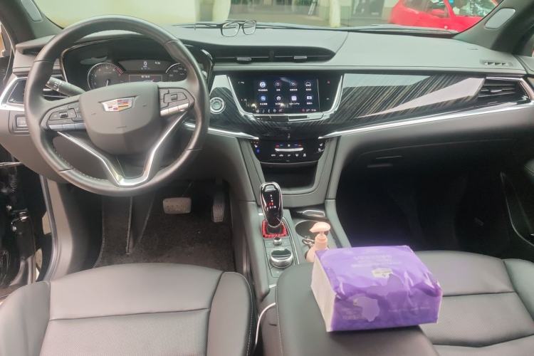 Used Cadillac XT6 2022 2.0T Six-Seater Four-Wheel Drive Luxury Version Center Console