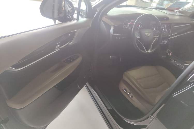 Used Cadillac XT6 2022 2.0T Six-Seater Four-Wheel-Drive Platinum Edition Driver Seat