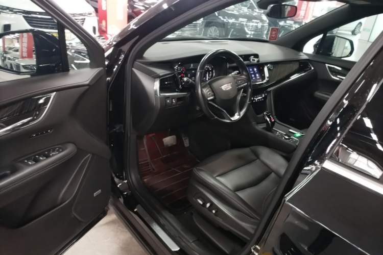 Used Cadillac XT6 2022 2.0T Six-Seater Two-Wheel-Drive Luxury Version Driver Seat