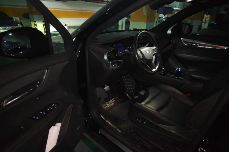 Used Cadillac XT6 2022 2.0T Six-Seater Four-Wheel-Drive Luxury Version Driver Seat