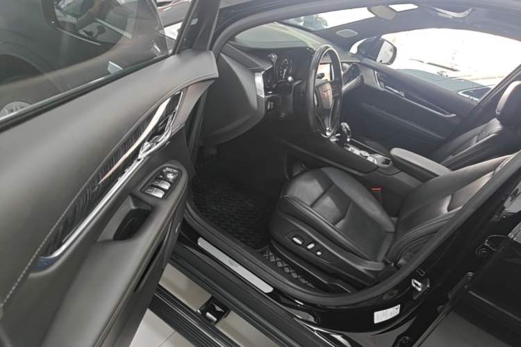 Used Cadillac XT6 2022 2.0T Six-Seater Four-Wheel Drive Luxury Version Driver Seat