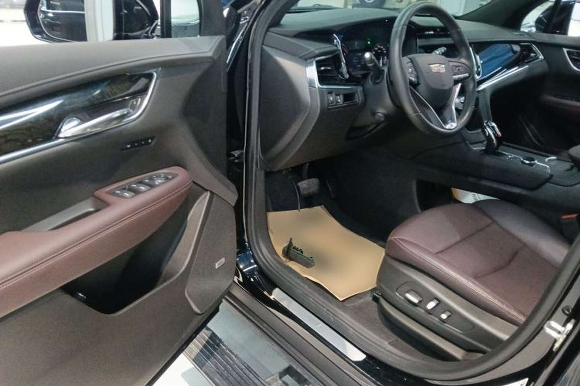 Used Cadillac XT6 2022 2.0T Six-Seater Two-Wheel-Drive Luxury Version Driver Seat