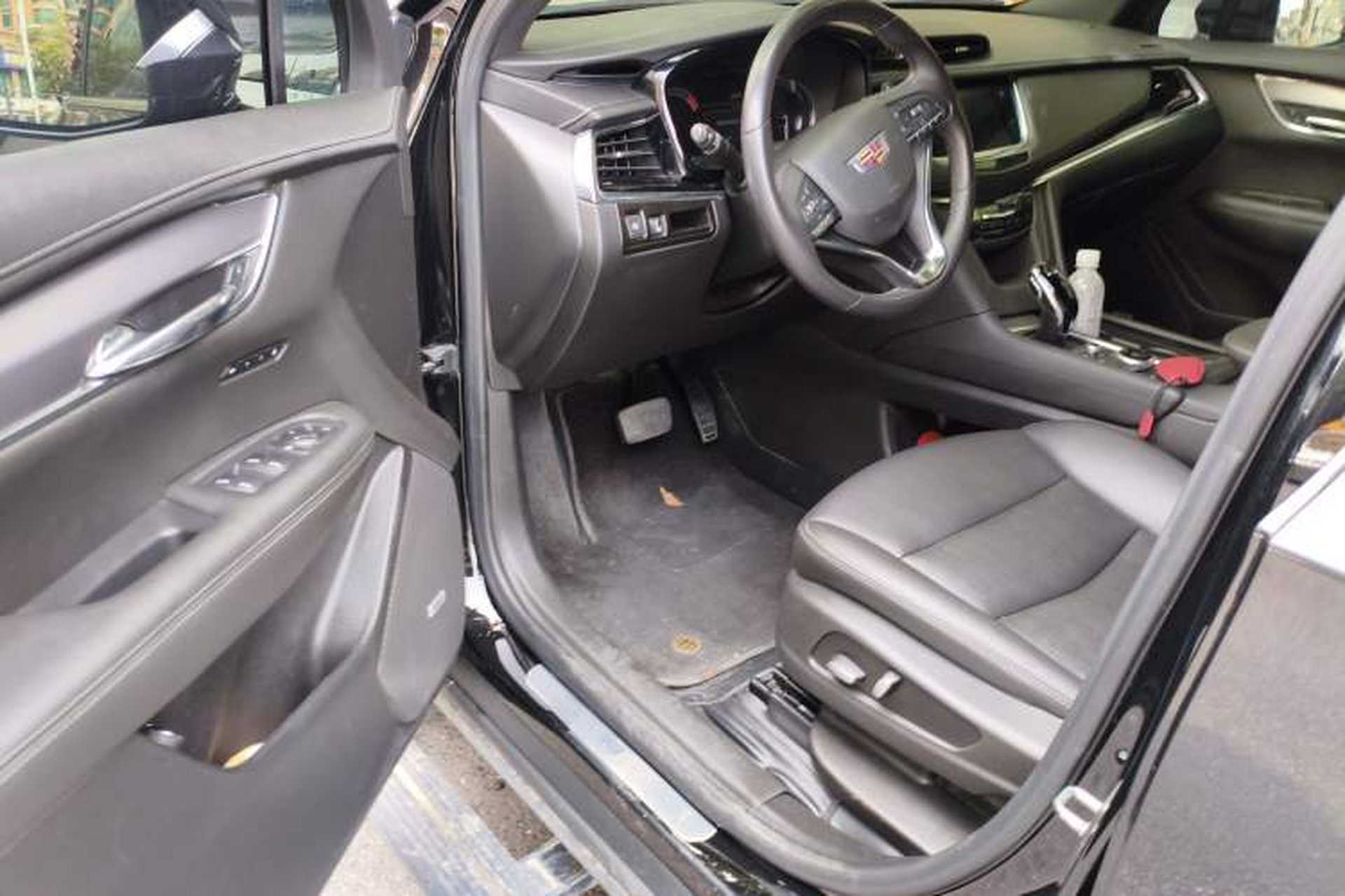 Used Cadillac XT6 2022 2.0T Six-Seater Four-Wheel-Drive Luxury Version Driver Seat