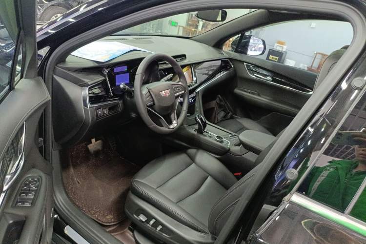 Used Cadillac XT6 2022 2.0T Six-Seater Two-Wheel-Drive Luxury Version Driver Seat