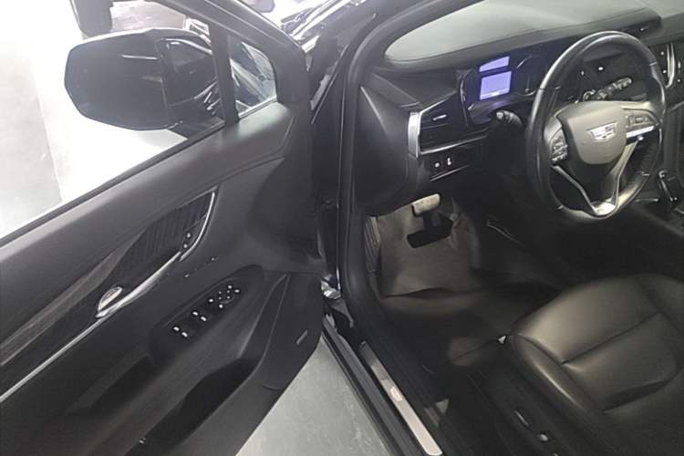 Used Cadillac XT6 2022 2.0T Six-Seater Two-Wheel-Drive Luxury Version Driver Seat