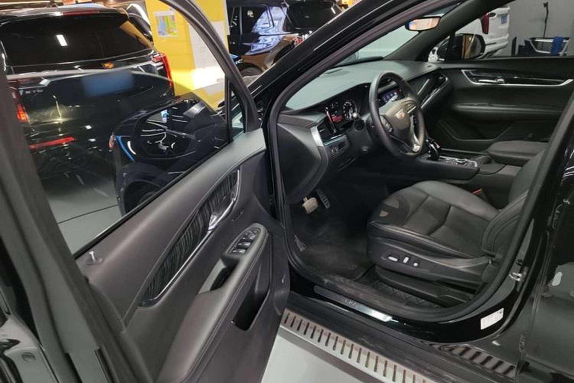 Used Cadillac XT6 2022 2.0T Six-Seater Four-Wheel-Drive Luxury Standard Edition Driver Seat