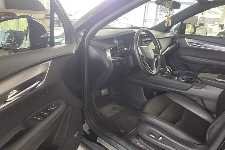 Used Cadillac XT6 2022 2.0T Six-Seater Four-Wheel-Drive Luxury Version Driver Seat