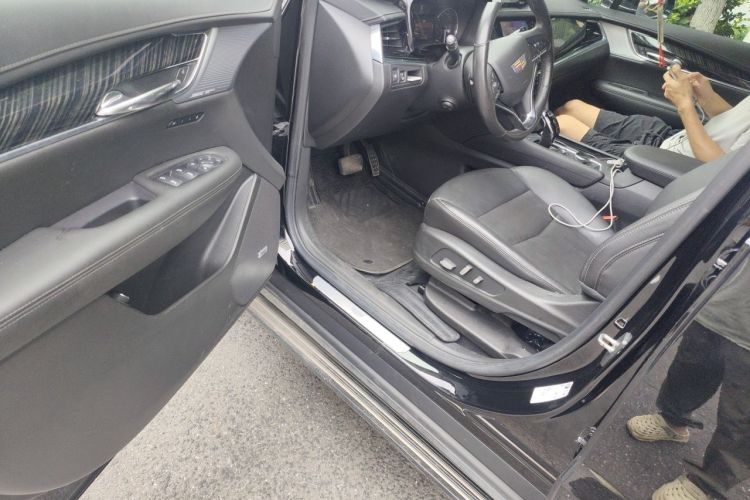 Used Cadillac XT6 2022 2.0T Six-Seater Four-Wheel-Drive Luxury Standard Edition Driver Seat