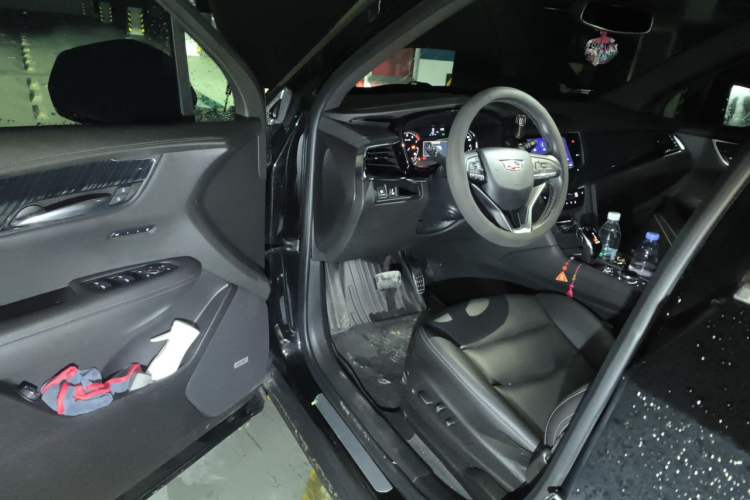 Used Cadillac XT6 2022 2.0T Six-Seater Two-Wheel-Drive Luxury Version Driver Seat