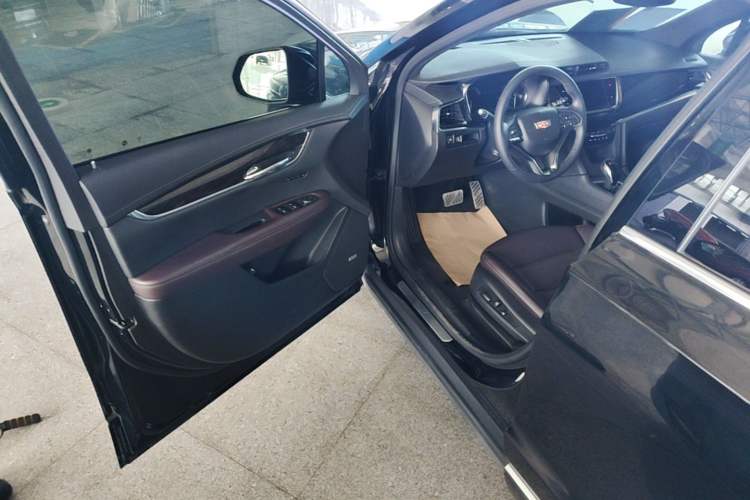 Used Cadillac XT6 2022 2.0T Six-Seater Two-Wheel-Drive Luxury Version Driver Seat