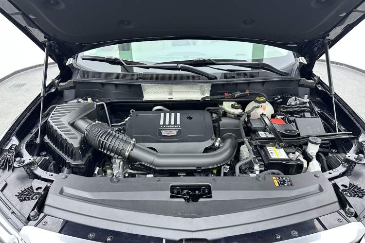 Used Cadillac XT6 2022 2.0T Six-Seater Four-Wheel Drive Luxury Version Engine Bay