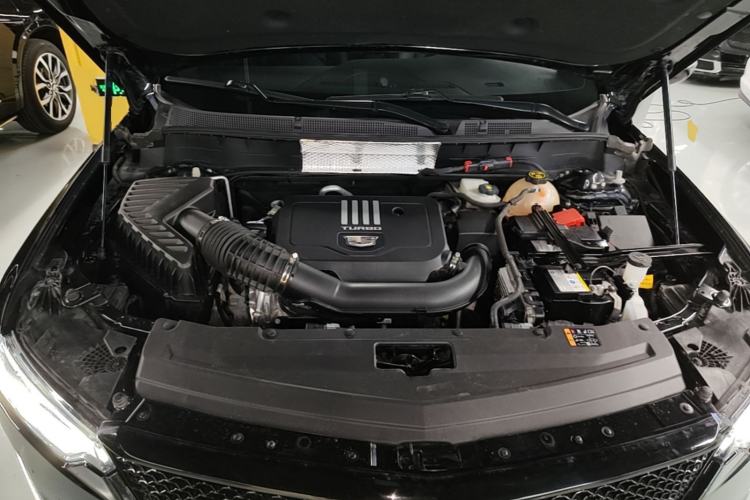Used Cadillac XT6 2022 2.0T Six-Seater Two-Wheel-Drive Luxury Version Engine Bay