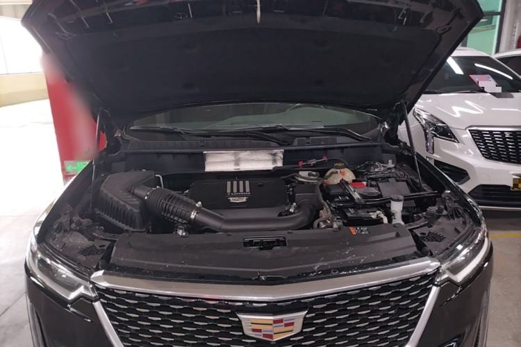 Used Cadillac XT6 2022 2.0T Six-Seater Two-Wheel-Drive Luxury Version Engine Bay