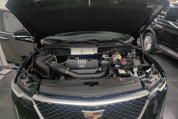 Used Cadillac XT6 2022 2.0T 7-Seater Four-Wheel-Drive Luxury Version Engine Bay