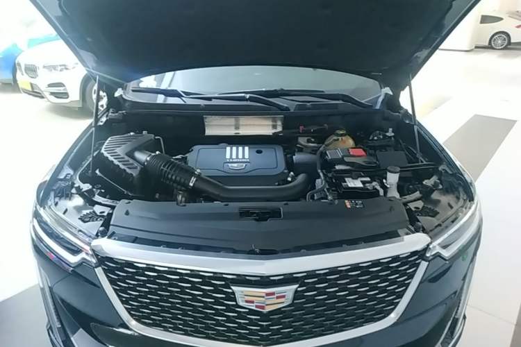 Used Cadillac XT6 2022 2.0T Six-Seater Two-Wheel-Drive Luxury Version Engine Bay