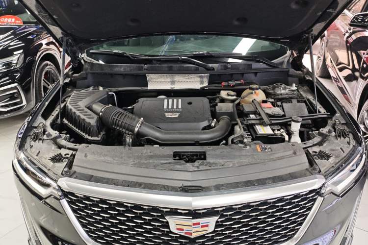 Used Cadillac XT6 2022 2.0T Six-Seater Two-Wheel-Drive Luxury Version Engine Bay