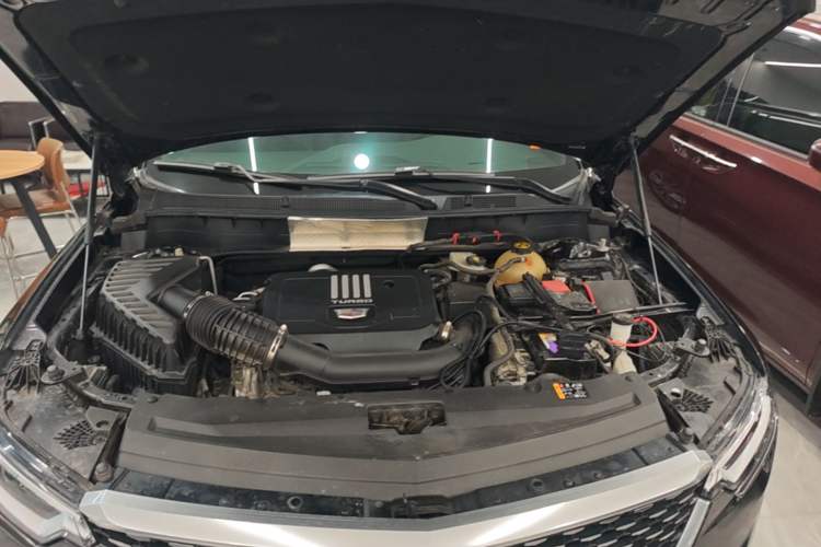 Used Cadillac XT6 2022 2.0T Six-Seater Two-Wheel-Drive Luxury Version Engine Bay