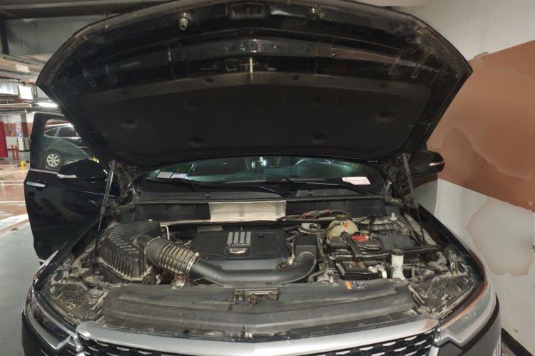 Used Cadillac XT6 2022 2.0T Six-Seater Two-Wheel-Drive Luxury Version Engine Bay