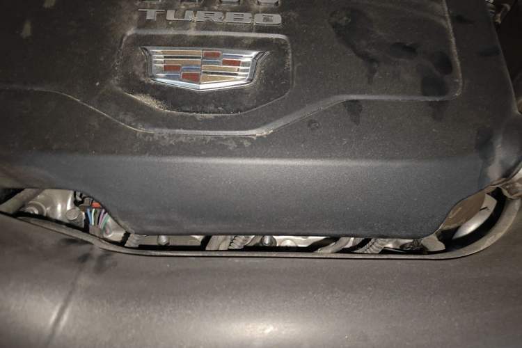 Used Cadillac XT6 2022 2.0T Six-Seater Two-Wheel-Drive Luxury Version Engine Bay
