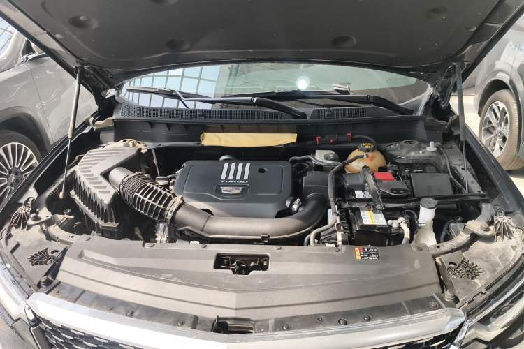 Used Cadillac XT6 2022 2.0T Six-Seater Two-Wheel-Drive Luxury Version Engine Bay