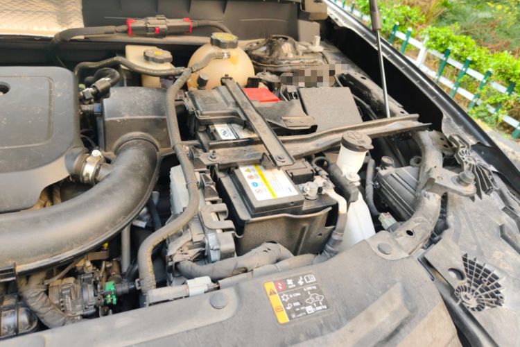 Used Cadillac XT6 2022 2.0T 7-Seater Four-Wheel Drive Luxury Standard Edition Engine Bay Left