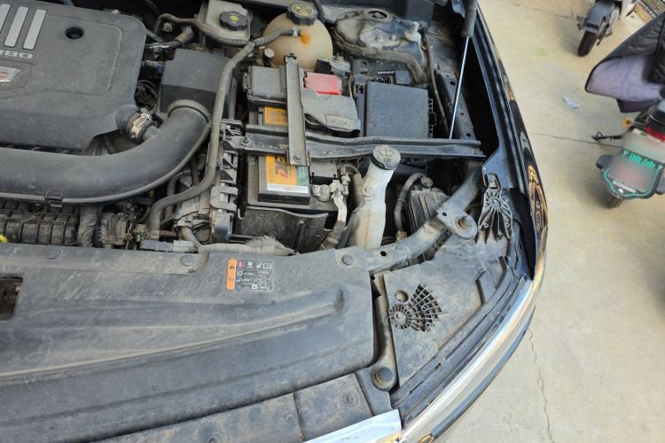 Used Cadillac XT6 2022 2.0T Six-Seater Four-Wheel Drive Luxury Version Engine Bay Left