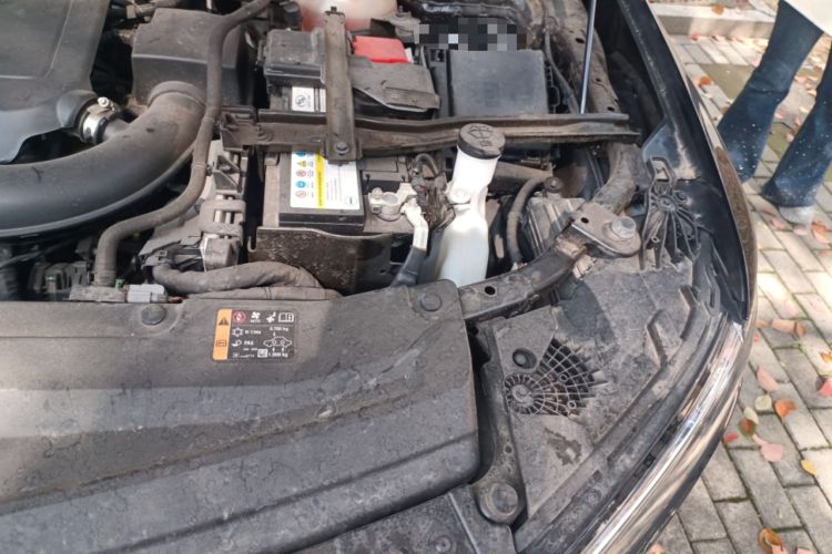 Used Cadillac XT6 2022 2.0T Six-Seater Four-Wheel Drive Luxury Version Engine Bay Left