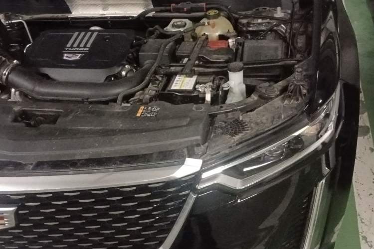 Used Cadillac XT6 2022 2.0T Six-Seater Four-Wheel Drive Luxury Version Engine Bay Left