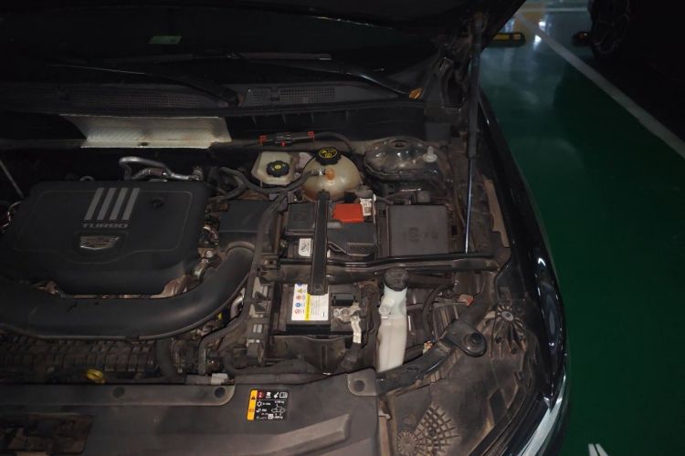Used Cadillac XT6 2022 2.0T Six-Seater Four-Wheel-Drive Luxury Version Engine Bay Left
