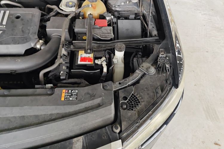 Used Cadillac XT6 2022 2.0T 7-Seater Four-Wheel-Drive Luxury Version Engine Bay Left