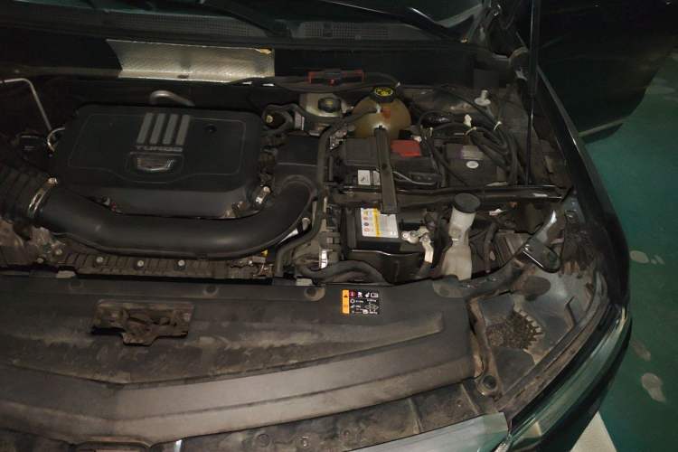 Used Cadillac XT6 2022 2.0T Six-Seater Four-Wheel Drive Luxury Version Engine Bay Left