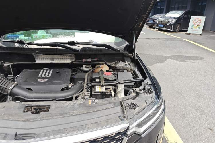 Used Cadillac XT6 2022 2.0T Six-Seater Two-Wheel-Drive Luxury Version Engine Bay Left