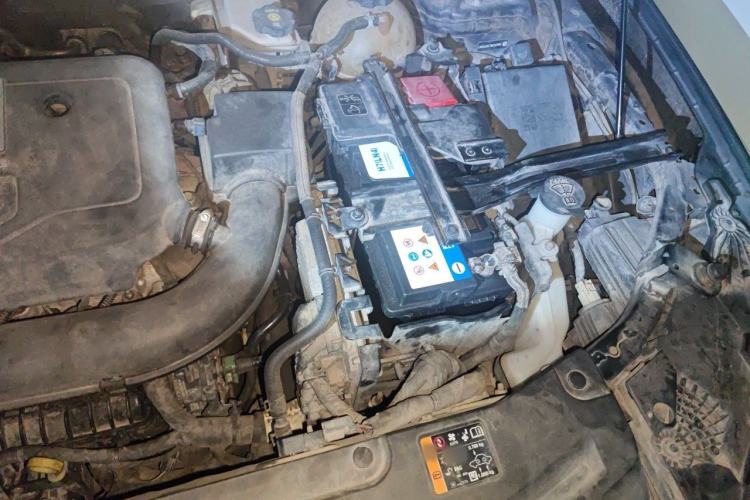 Used Cadillac XT6 2022 2.0T 7-Seater Four-Wheel Drive Luxury Version Engine Bay Left