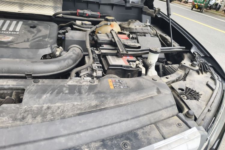 Used Cadillac XT6 2022 2.0T Six-Seater Four-Wheel-Drive Luxury Standard Edition Engine Bay Left