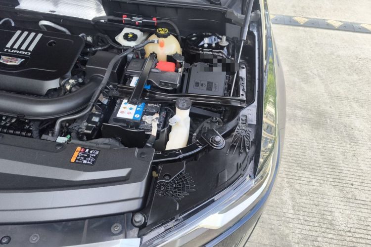 Used Cadillac XT6 2022 2.0T Six-Seater Four-Wheel-Drive Luxury Version Engine Bay Left