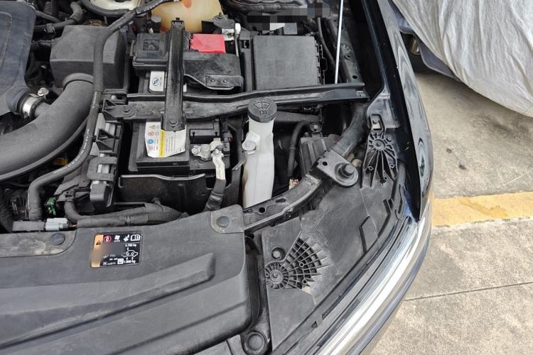 Used Cadillac XT6 2022 2.0T Six-Seater Four-Wheel Drive Luxury Version Engine Bay Left