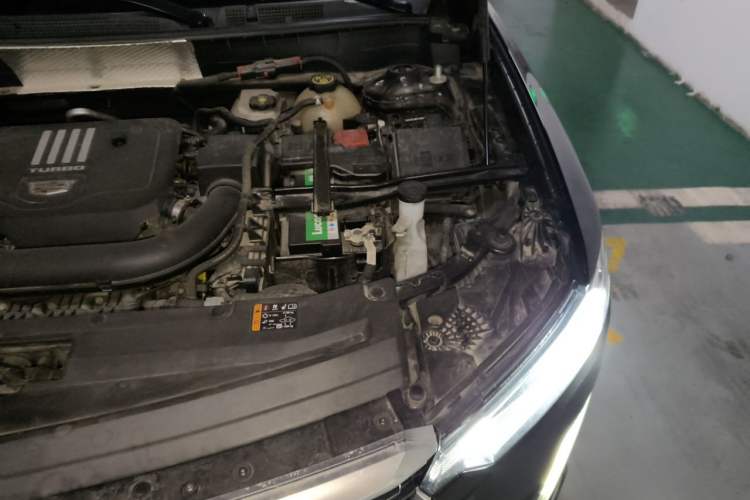 Used Cadillac XT6 2022 2.0T 7-Seater Four-Wheel Drive Luxury Version Engine Bay Left