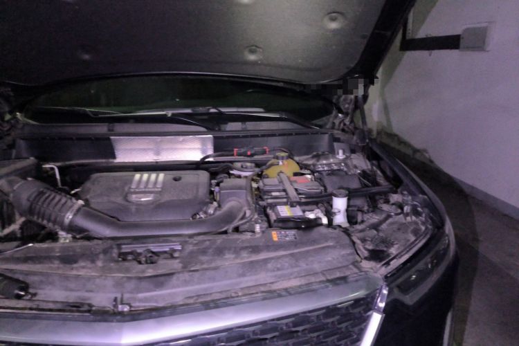 Used Cadillac XT6 2022 2.0T Six-Seater Four-Wheel Drive Luxury Version Engine Bay Left