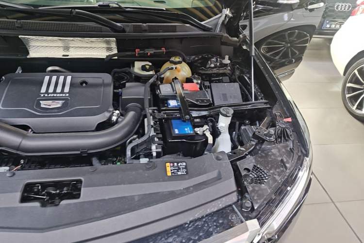 Used Cadillac XT6 2022 2.0T 7-Seater Four-Wheel Drive Luxury Standard Edition Engine Bay Left