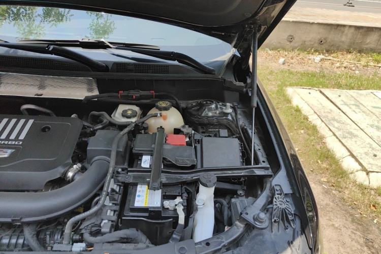 Used Cadillac XT6 2022 2.0T Six-Seater Four-Wheel-Drive Luxury Version Engine Bay Left