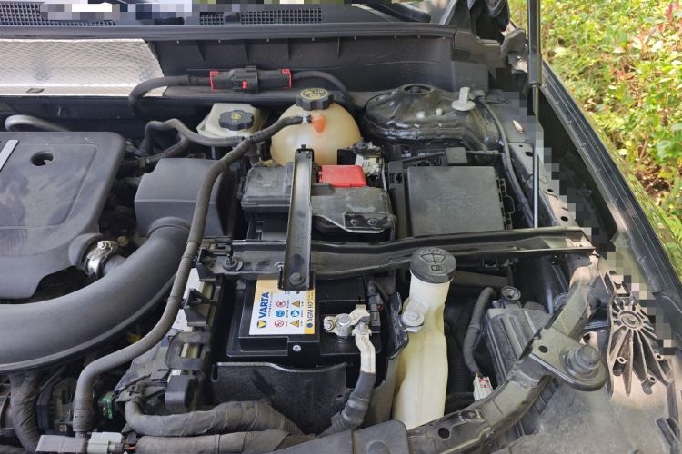 Used Cadillac XT6 2022 2.0T Six-Seater Four-Wheel-Drive Luxury Standard Edition Engine Bay Left