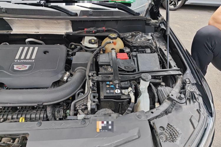 Used Cadillac XT6 2022 2.0T Six-Seater Four-Wheel Drive Luxury Version Engine Bay Left