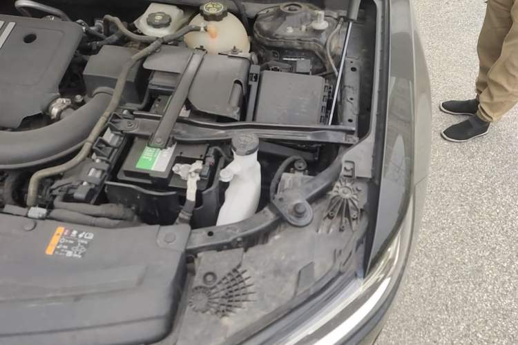 Used Cadillac XT6 2022 2.0T Six-Seater Four-Wheel Drive Luxury Version Engine Bay Left