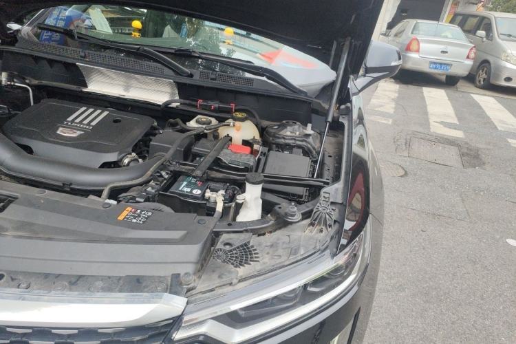 Used Cadillac XT6 2022 2.0T Six-Seater Four-Wheel-Drive Luxury Standard Edition Engine Bay Left