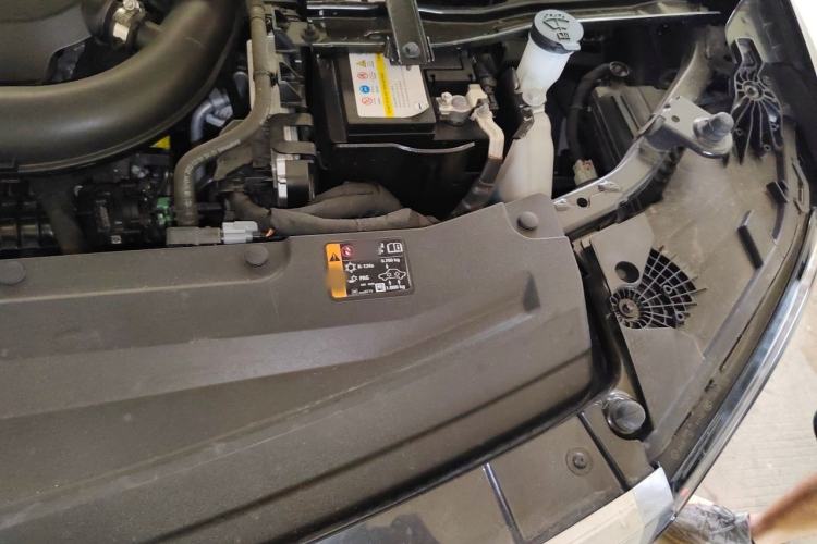 Used Cadillac XT6 2022 2.0T Six-Seater Four-Wheel Drive Luxury Version Engine Bay Left