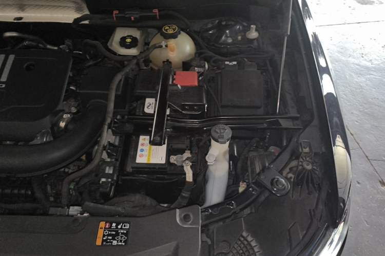 Used Cadillac XT6 2022 2.0T 7-Seater Four-Wheel Drive Luxury Version Engine Bay Left